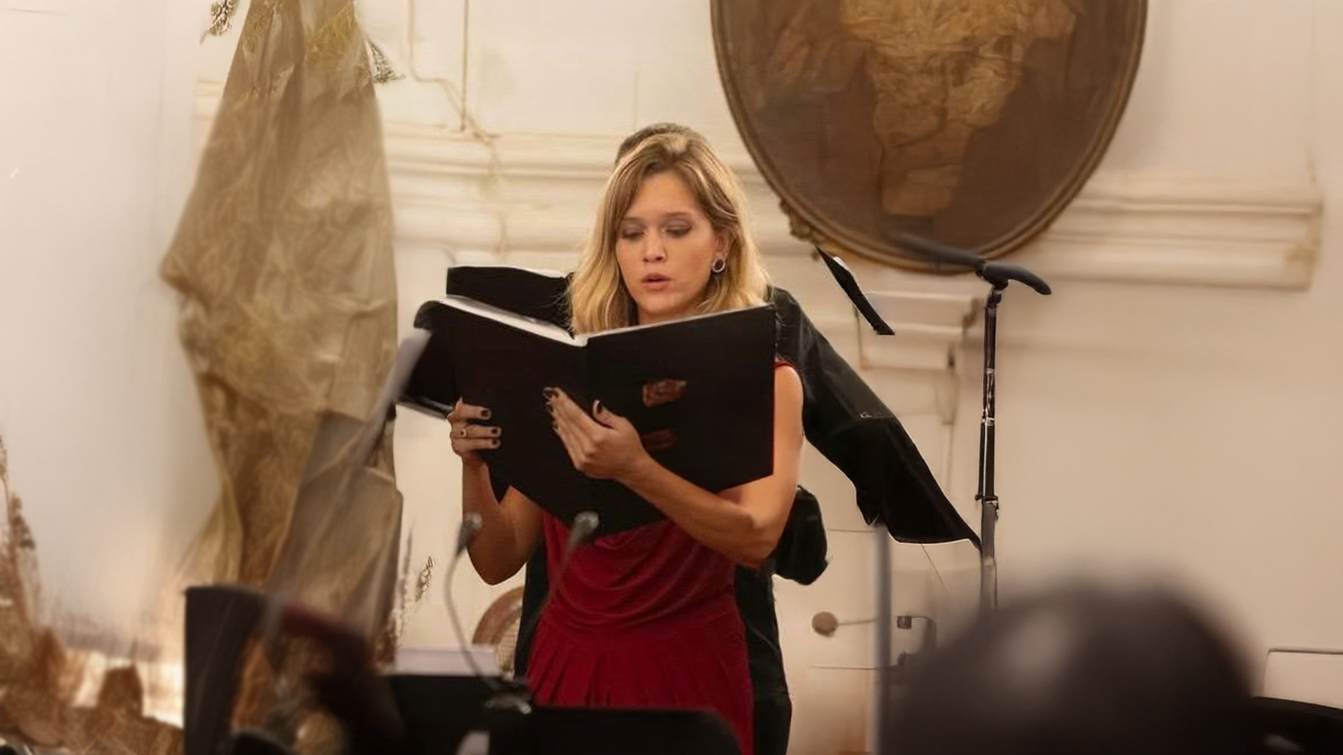 Leticia Billwiller - Professora de Canto na The Jam Experience - Escola de Música na Barra da Tijuca - Rio de Janeiro - RJ Agende sua aula - Fale conosco pelo WhatsApp (21) 97515-4280 Aula experimental gratuita - Av. das Américas, nº 500 - Bloco 21, Loja 147 - Barra da Tijuca - Rio de Janeiro Aberto de segunda à sábado.