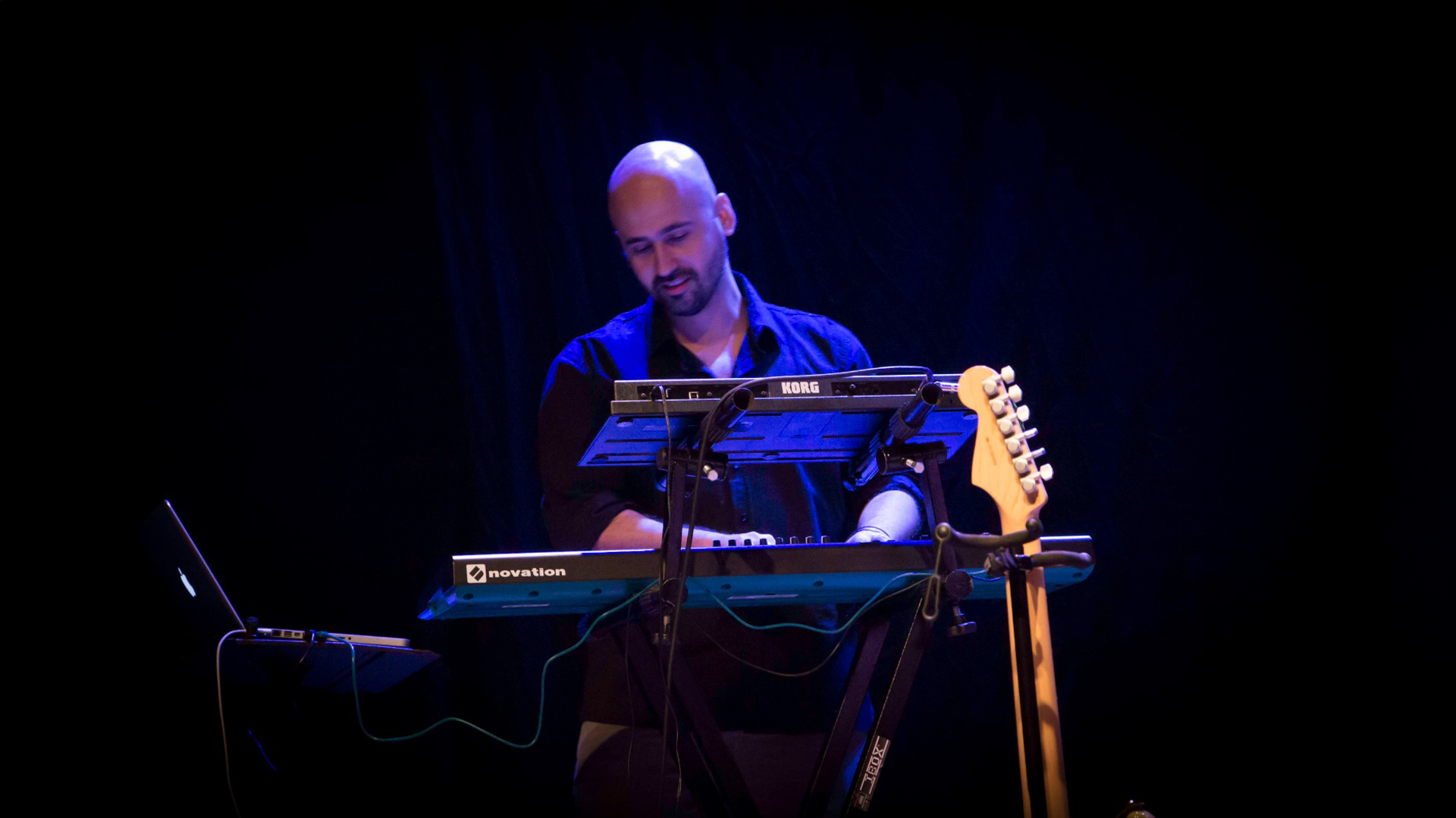 Rafael Martins - Professor de Teclado e Piano na The Jam Experience - Escola de Música na Barra da Tijuca - Rio de Janeiro - RJ Agende sua aula - Fale conosco pelo WhatsApp (21) 97515-4280 Aula experimental gratuita - Av. das Américas, nº 500 - Bloco 21, Loja 147 - Barra da Tijuca - Rio de Janeiro Aberto de segunda à sábado.